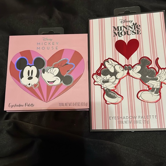 2 brand new Mickey and Minnie Mouse eye shadow pallets, super cute - Picture 1 of 7